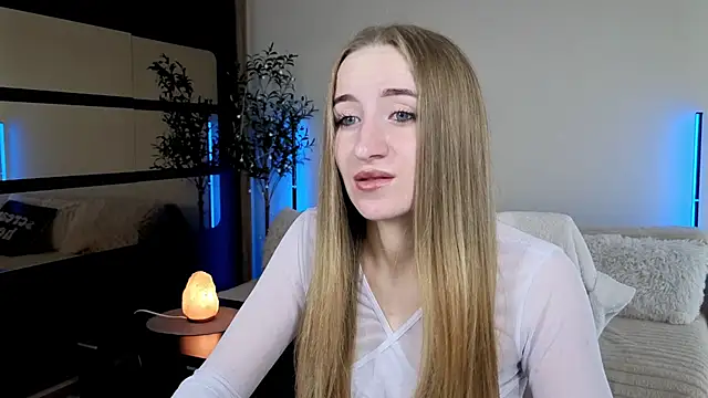 Snapshot of Oxy_Foxie chatting on June 2026 01:55:02 PM Oxy Foxie online show from June 2026 01:55:02 PM