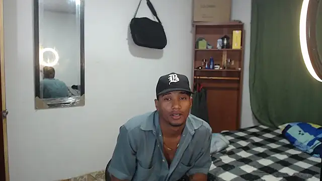 Snapshot of Dani-brown chatting on May 2026 01:34:01 AM Dani-brown online show from May 2026 01:34:01 AM