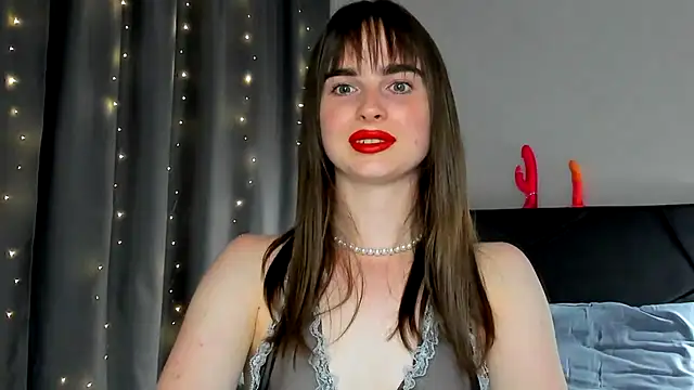 Snapshot of megann_fox2 chatting on June 2026 06:32:02 PM megann fox2 online show from June 2026 06:32:02 PM