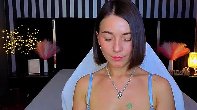Snapshot of GracefulMichelle chatting on June 2026 07:40:01 PM GracefulMichelle online show from June 2026 07:40:01 PM