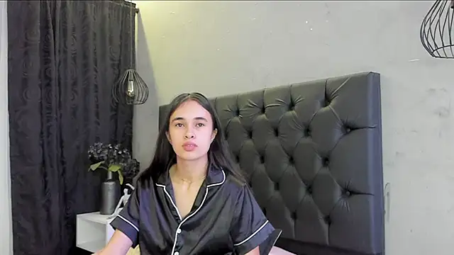 Snapshot of alice__susan chatting on May 2026 11:39:02 AM alice susan online show from May 2026 11:39:02 AM