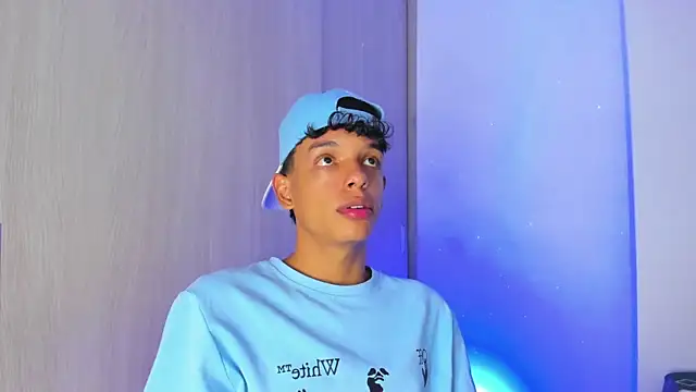 Maxfrost1 online show from April 2026 12:08:01 AM