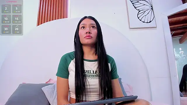 Snapshot of Violett_Rosse_ chatting on March 2026 04:14:01 PM Violett Rosse online show from March 2026 04:14:01 PM