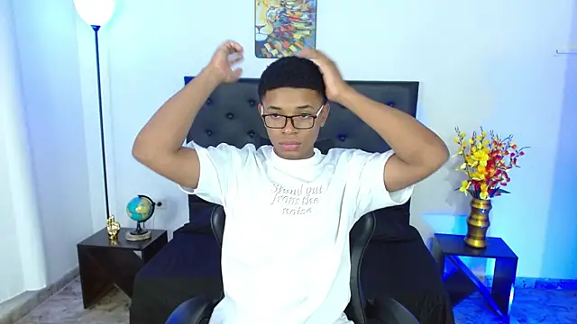 liiam3 online show from April 2026 09:15:02 PM