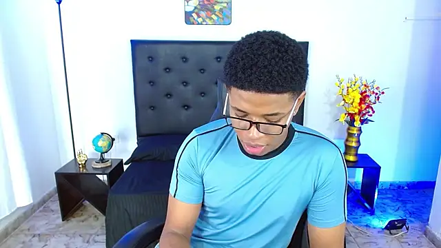 liiam3 online show from April 2026 09:04:02 PM