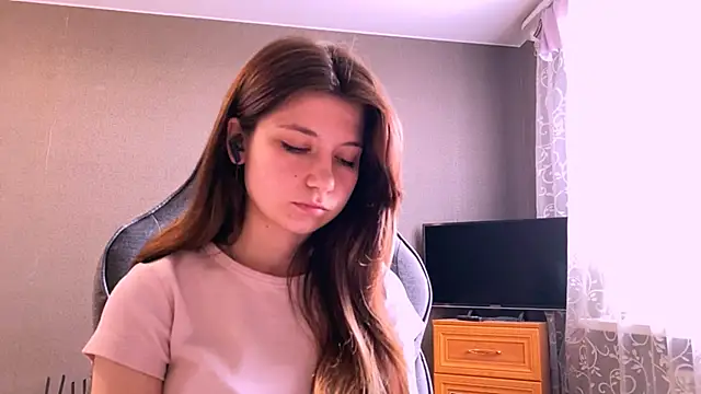 LunnaBliss online show from April 2026 12:30:02 PM