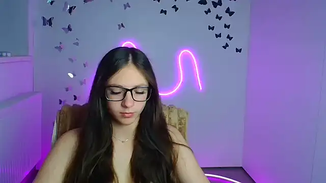 KissMeJulia online show from June 2026 05:32:02 AM