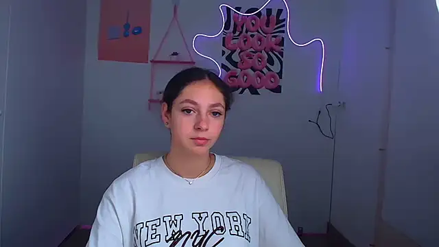 KissMeJulia online show from July 2026 05:42:02 AM
