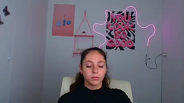 KissMeJulia online show from July 2026 06:58:02 AM