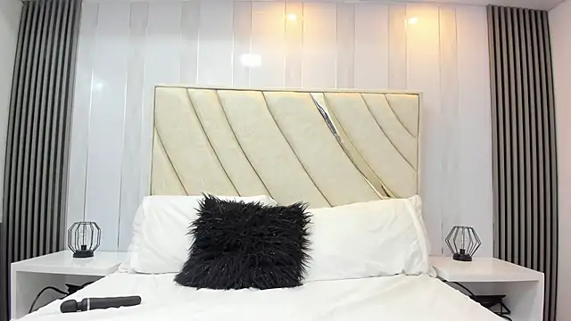 violetta cutest  online show from February 2026 12:12:01 PM