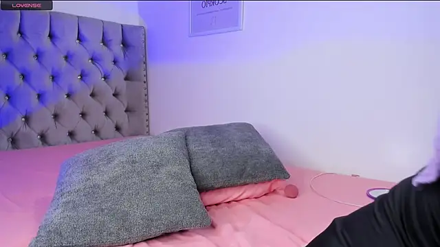 eva cutee  online show from March 2026 06:03:02 PM