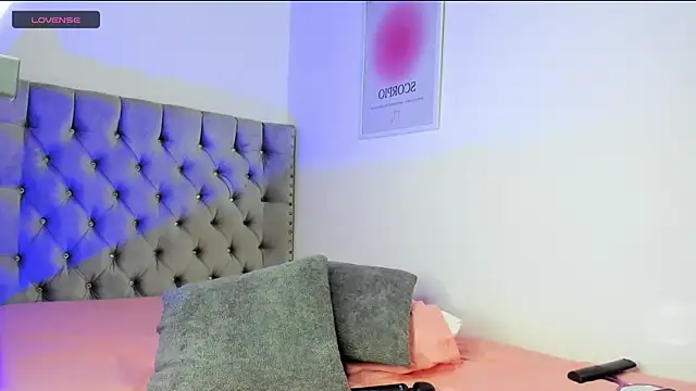 eva cutee  online show from April 2026 08:28:02 PM