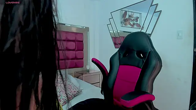 IrisBlume online show from February 2026 12:06:01 PM