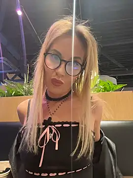 LisaMurr online show from March 2026 10:43:02 AM