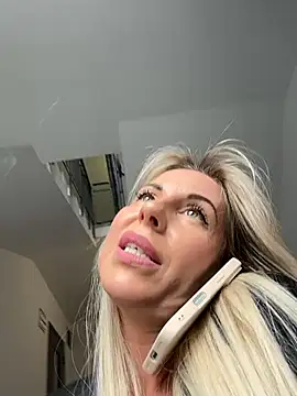 Snapshot of LisaMurr chatting on May 2026 11:51:02 AM LisaMurr online show from May 2026 11:51:02 AM