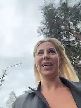 Snapshot of LisaMurr chatting on May 2026 10:24:02 AM LisaMurr online show from May 2026 10:24:02 AM