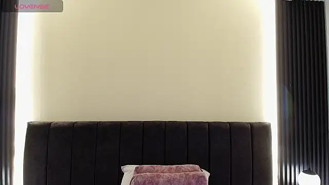 MoriahStorm online show from April 2026 12:33:01 PM