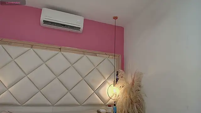 Snapshot of Liia_Collins chatting on June 2026 05:40:02 PM Liia Collins online show from June 2026 05:40:02 PM