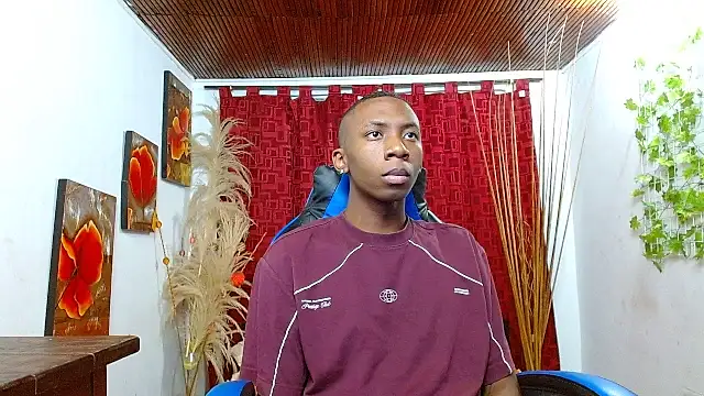 milo018 online show from February 2026 07:55:02 PM