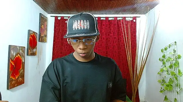 milo018 online show from April 2026 12:02:01 AM