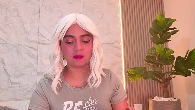 DulceQueen1 online show from April 2026 12:44:02 PM