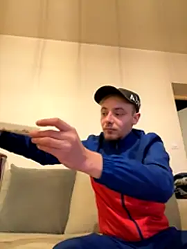 Snapshot of Crevette311 chatting on November 2025 04:06:02 PM Crevette311 online show from November 2025 04:06:02 PM