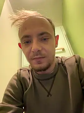 Snapshot of Crevette311 chatting on November 2025 08:58:01 AM Crevette311 online show from November 2025 08:58:01 AM