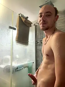 Snapshot of Crevette311 chatting on November 2025 11:10:02 AM Crevette311 online show from November 2025 11:10:02 AM