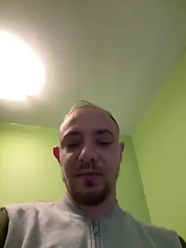 Snapshot of Crevette311 chatting on November 2025 10:18:01 AM Crevette311 online show from November 2025 10:18:01 AM