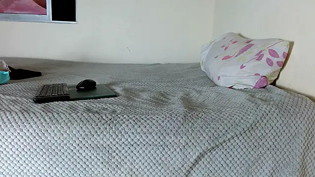 valkahot20 online show from March 2026 12:04:02 AM