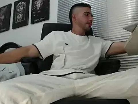 Kratoswolf online show from March 2026 06:35:01 PM