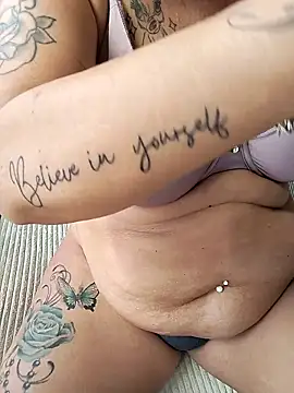 Emma12117 online show from April 2026 09:56:01 AM