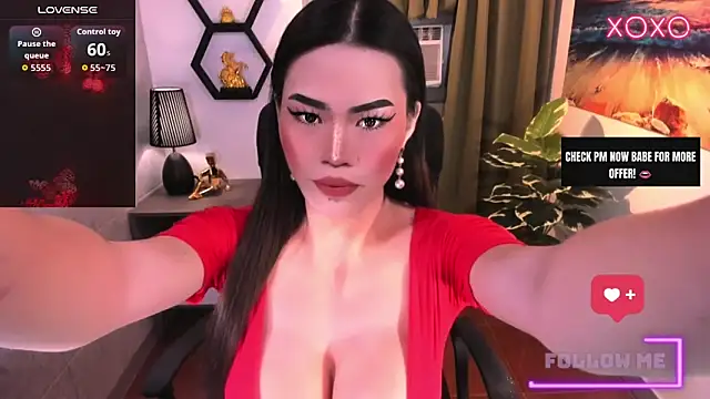 Snapshot of HugeSurpriseLianeTs chatting on April 2026 05:37:01 PM HugeSurpriseLianeTs online show from April 2026 05:37:01 PM