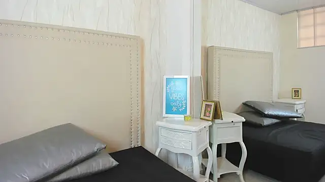 FernandaAvilax online show from April 2026 07:04:02 PM