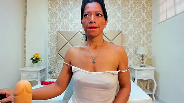 FernandaAvilax online show from June 2026 05:04:02 PM