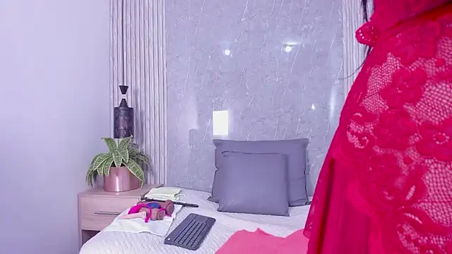 Milf Luciana online show from March 2026 11:06:01 AM