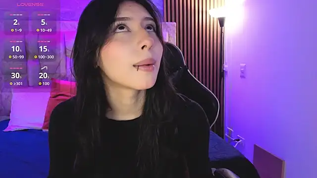 chloe bluee  online show from April 2026 11:05:01 AM