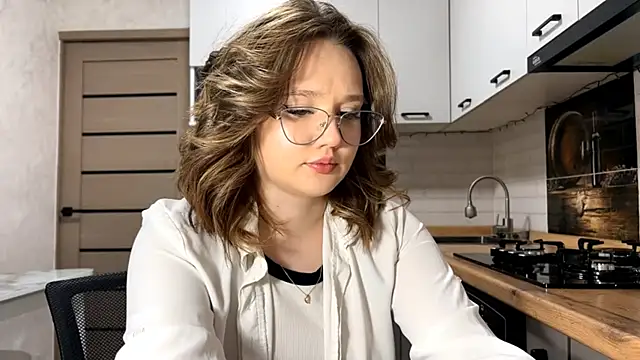 AinaSmith online show from March 2026 10:21:02 AM