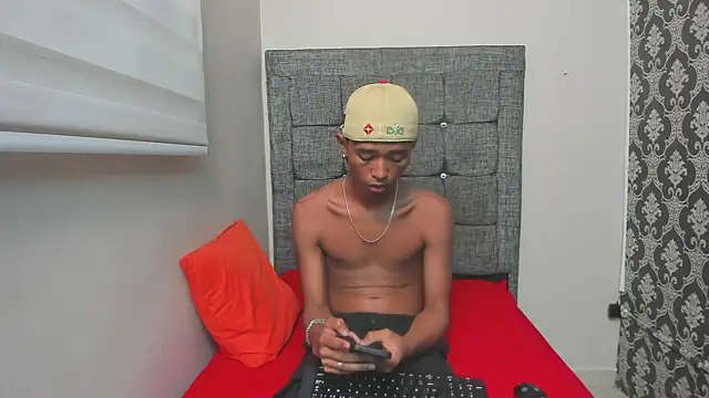 Little Twink19x online show from February 2026 12:00:02 AM