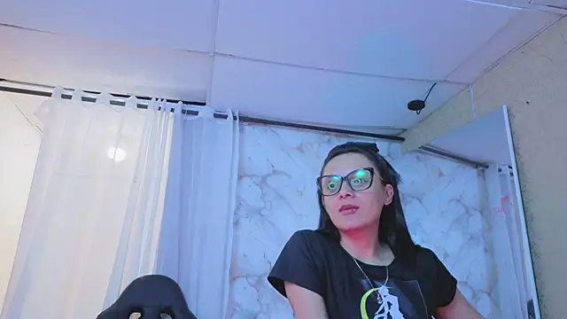 QueenSallyDesire online show from April 2026 01:52:01 AM