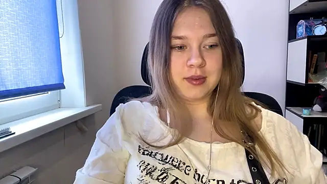 TomikoPfau online show from March 2026 07:47:02 AM