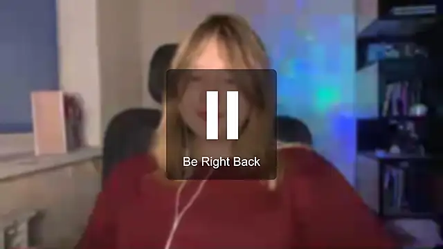 TomikoPfau online show from April 2026 06:10:01 PM