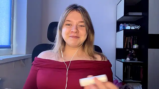 TomikoPfau online show from April 2026 07:36:02 AM