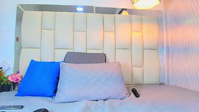 Lana Sliim online show from April 2026 01:25:02 PM