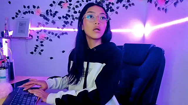 jaulyn 18 online show from April 2026 03:38:01 PM