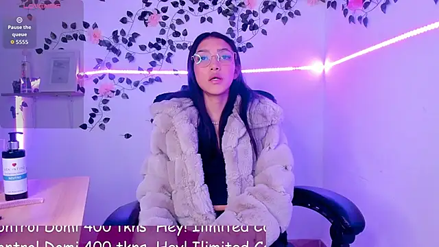 jaulyn 18 online show from April 2026 02:18:01 PM