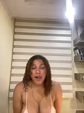 Snapshot of KendyLove_ chatting on April 2026 04:37:01 AM KendyLove online show from April 2026 04:37:01 AM