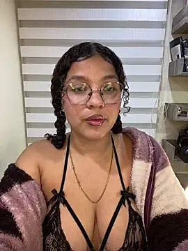 Snapshot of KendyLove_ chatting on May 2026 04:28:01 AM KendyLove online show from May 2026 04:28:01 AM