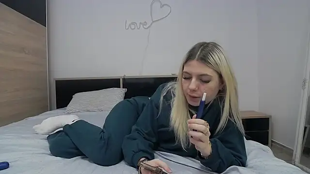 KaylaBloom online show from May 2026 11:02:01 PM