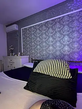 Olivia Noor online show from April 2026 06:36:02 PM